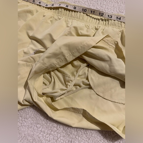 Athletic Women’s Yellow Short with Pockets size X-Large (16-18)  has Inner Brief - Picture 3 of 5
